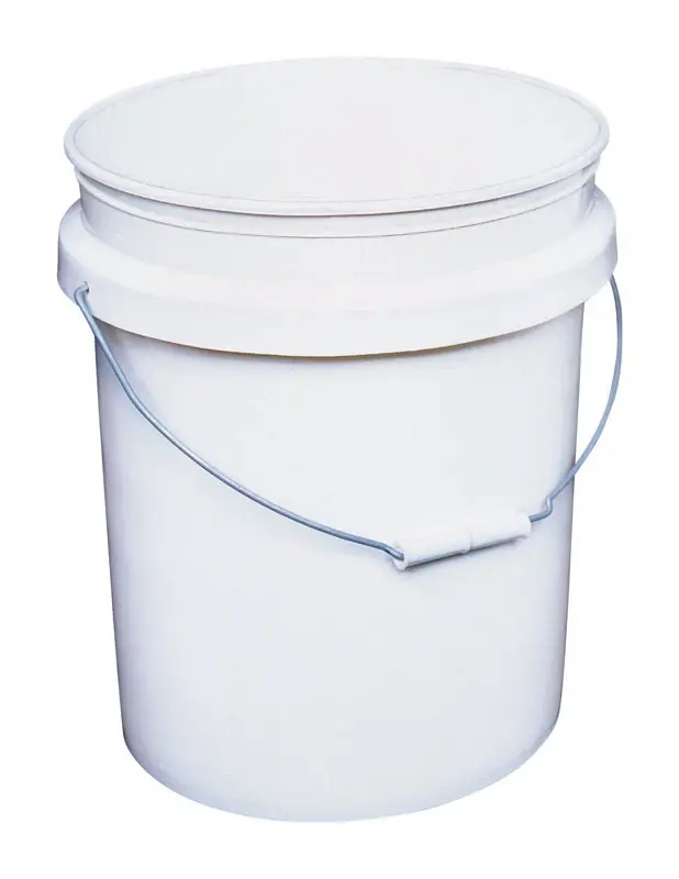 White 5 Gallon Paint Pail With Metal Handle And Graduation Markings