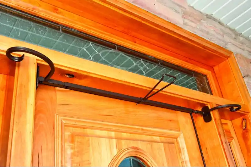 Black Garland Hanger 35-52 Inches Long Model V-20529
