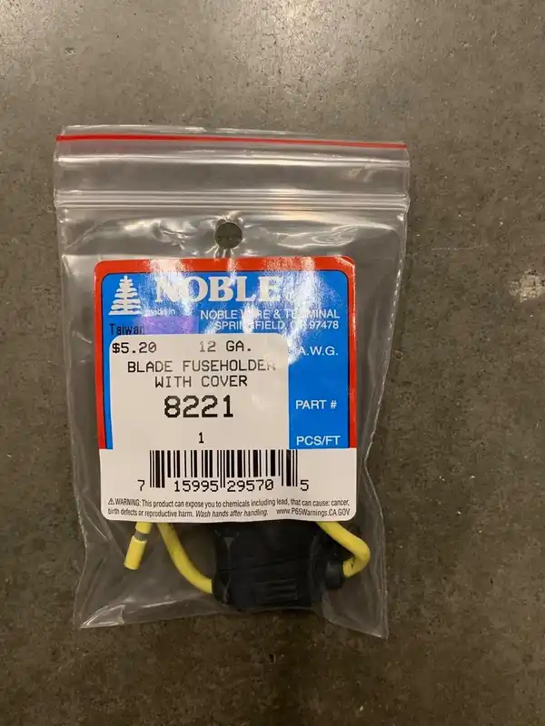 Blade Fuseholder With Cover For 12 Gallon Applications