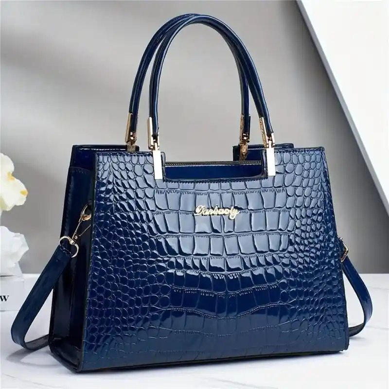 Elegant Crocodile Pattern Leather Handbag Versatile Crossbody Travel Bag