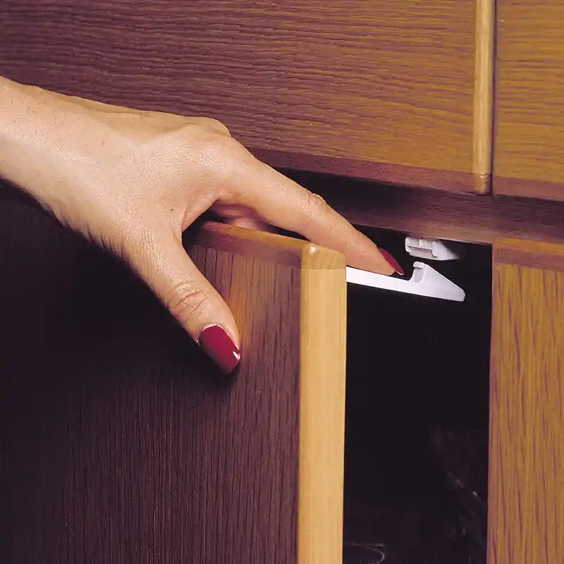 Dreambaby White Plastic Cabinet/Drawer Latches 3 Pk